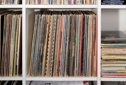 ist2_2258184-shelf-of-music-vinyl-records